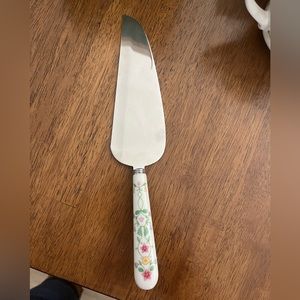 Lenox Village Cake Cutter